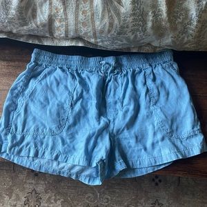 Southern Shirt women’s pull-on shorts.  EUC, L